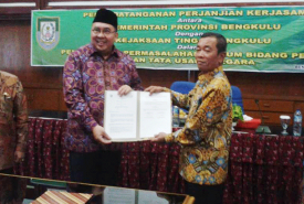 Gubernur dan Kejati Tanda Tangani TP4D di Bidang Hukum Perdata dan Tata Usaha Negara, Kamis (10/11/2016) di Gedung Bappeda Provinsi Bengkulu