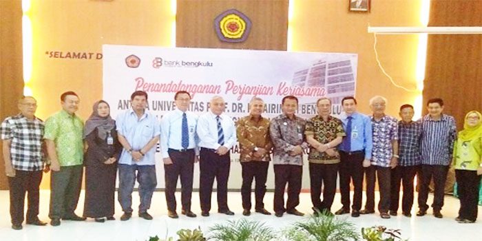 Jajaran Direktur Bank Bengkulu dan Unihaz saat foto bersama