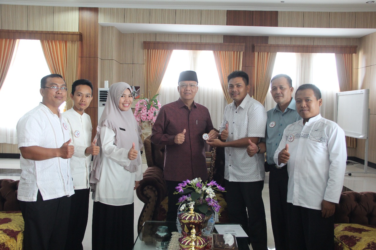 Plt. Gubernur Bengkulu Rohidin Mersyah saat menerima audensi Pengurus Koperasi Syariah 212