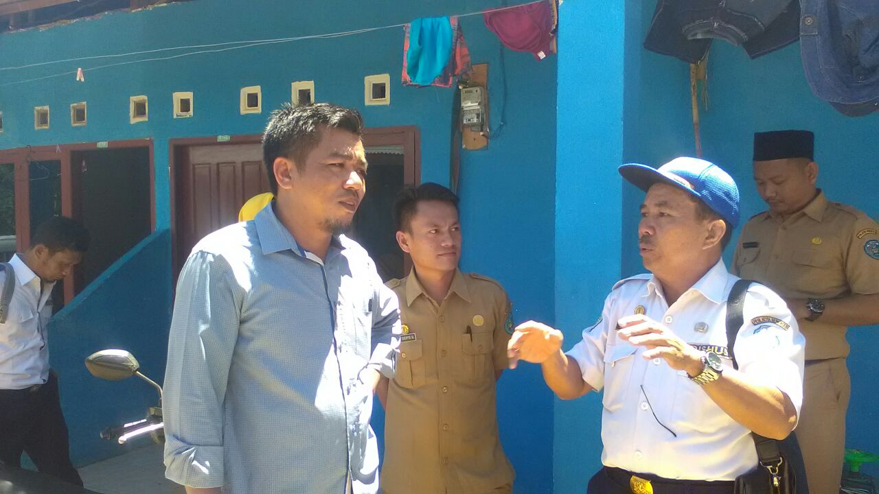 Kota Bengkulu, Bengkulutoday.com - Komisi II DPRD Kota Bengkulu mengelar Sidak di Perumahan Korpri, tempat gudang material proyek Lampu Penerangan Jalan Umum (LPJU)