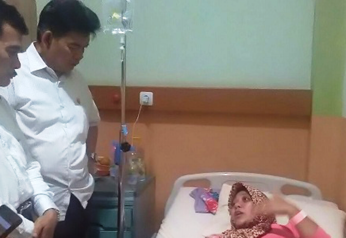 Ketua Komisi III Saat mengunjungi Korban Penganiayaan Guru