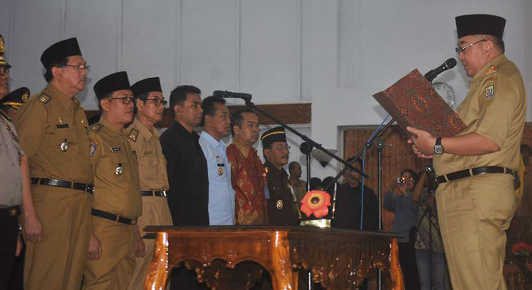 Gubernur Bengkulu Dr H Ridwan Mukti mengukuhkan Satgas Saber Pungli Provinsi Bengkulu, di Gedung Serba Guna (GSG) Pemprov Bengkulu, Selasa pagi (06/12/2016).
