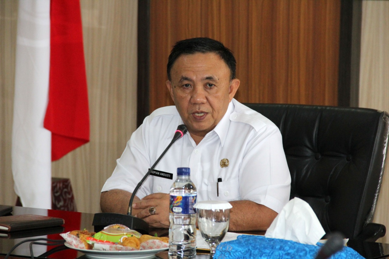 Sekretaris Daerah Provinsi Bengkulu Nopian Andusti memimpin rapat koordinasi Kesiapan Bencana di ruang rapat lantai III Kantor Gubernur