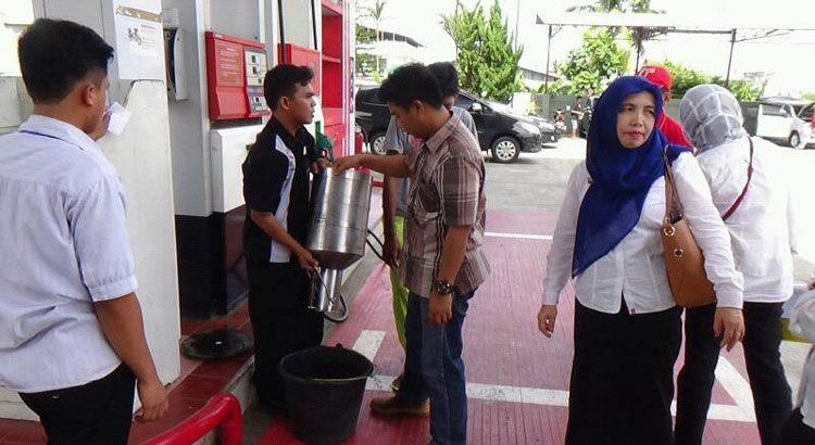Sidak UPTD Disperindag Provinsi di SPBU dalam Kota Bengkulu, Rabu (07/12/2016)