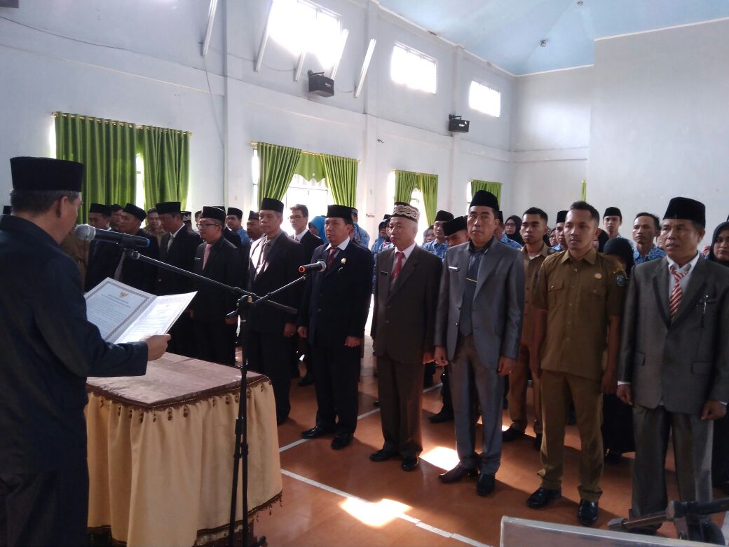 Sekretaris Daerah Kepahiang Zamzami Zubir, SE MM melantik 56 pejabat struktural Pemkab Kepahiang