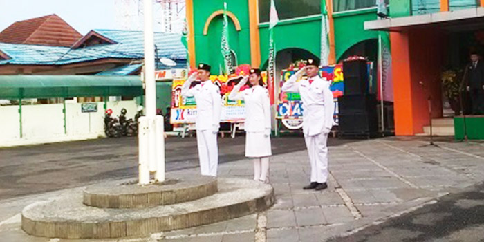 penghormatan kepada bendera merah putih