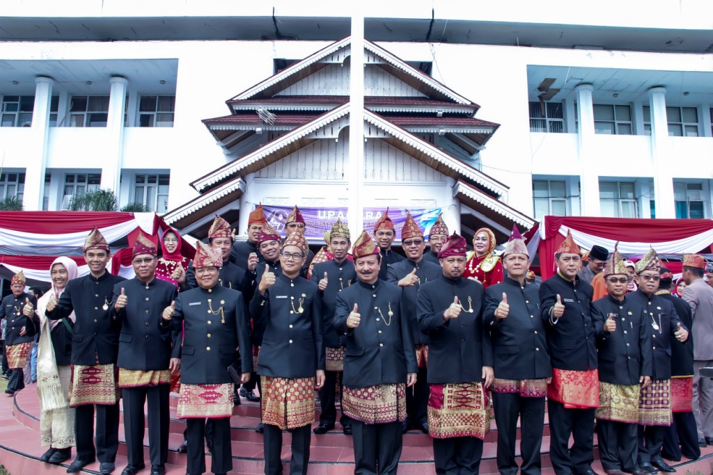Foto bersama usai upacara HUT Provinsi Bengkulu
