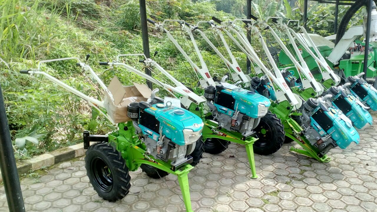 Hanctraktor yang akan diterima kelompok tani di Kepahiang