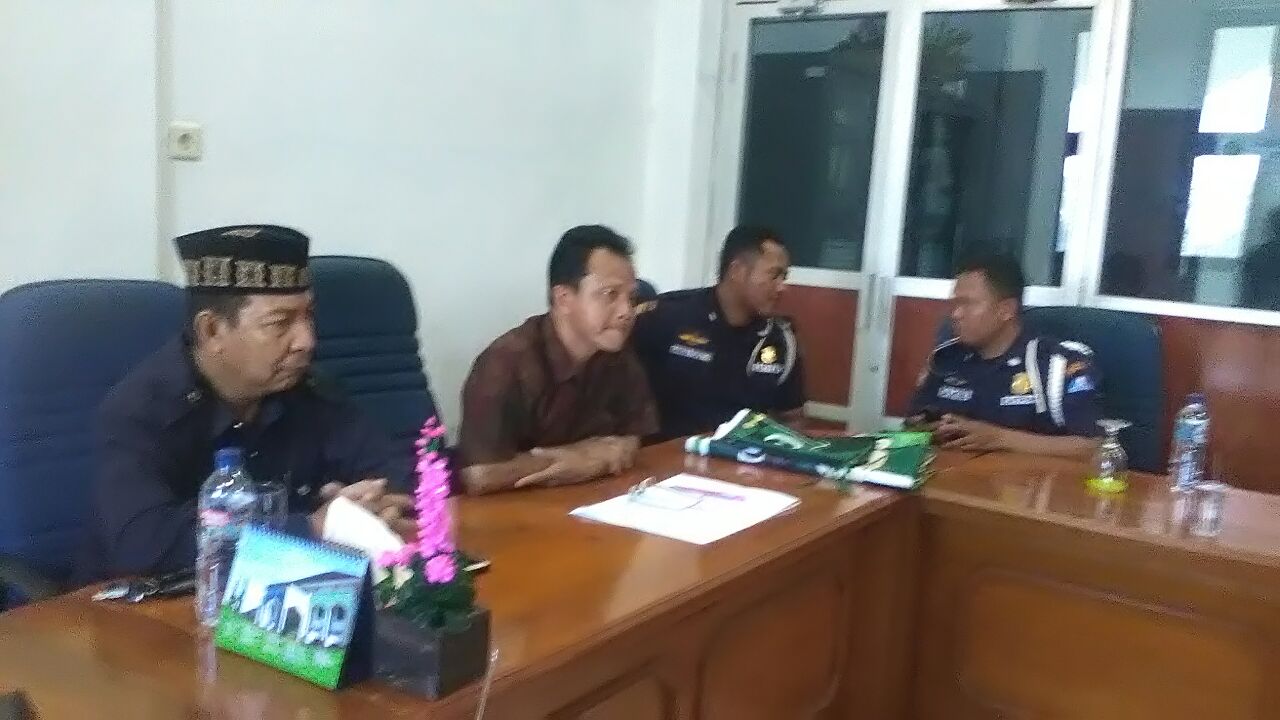 Dr Samsudin saat memberikan keterangan kepada media