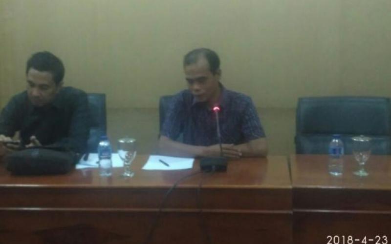 Waka II Teuku Zulkarnain didampingi Kuswito selaku Anggota Komisi III Menerima Perwakilan Wali Murid