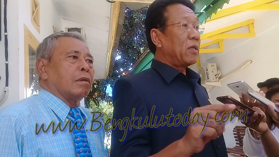 Ketua DPRD Provinsi Bengkulu Ihsan Fajri usai menjalani pemeriksaan di Kejati Bengkulu