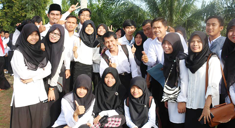 Mahasiswa baru IAIN Bengkulu usai mengikuti upacara HUT RI ke 71