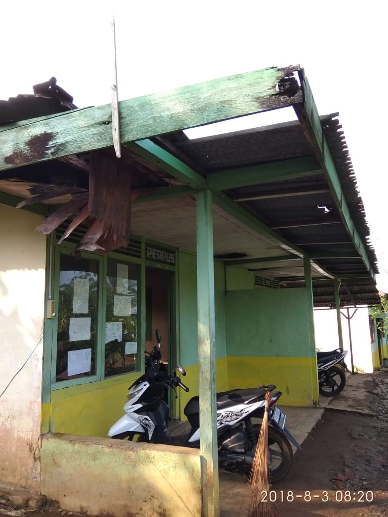 Kondisi Kantor SDN 162 di Desa Batu Layang Kecamatan Hulu Palik Bengkulu Utara