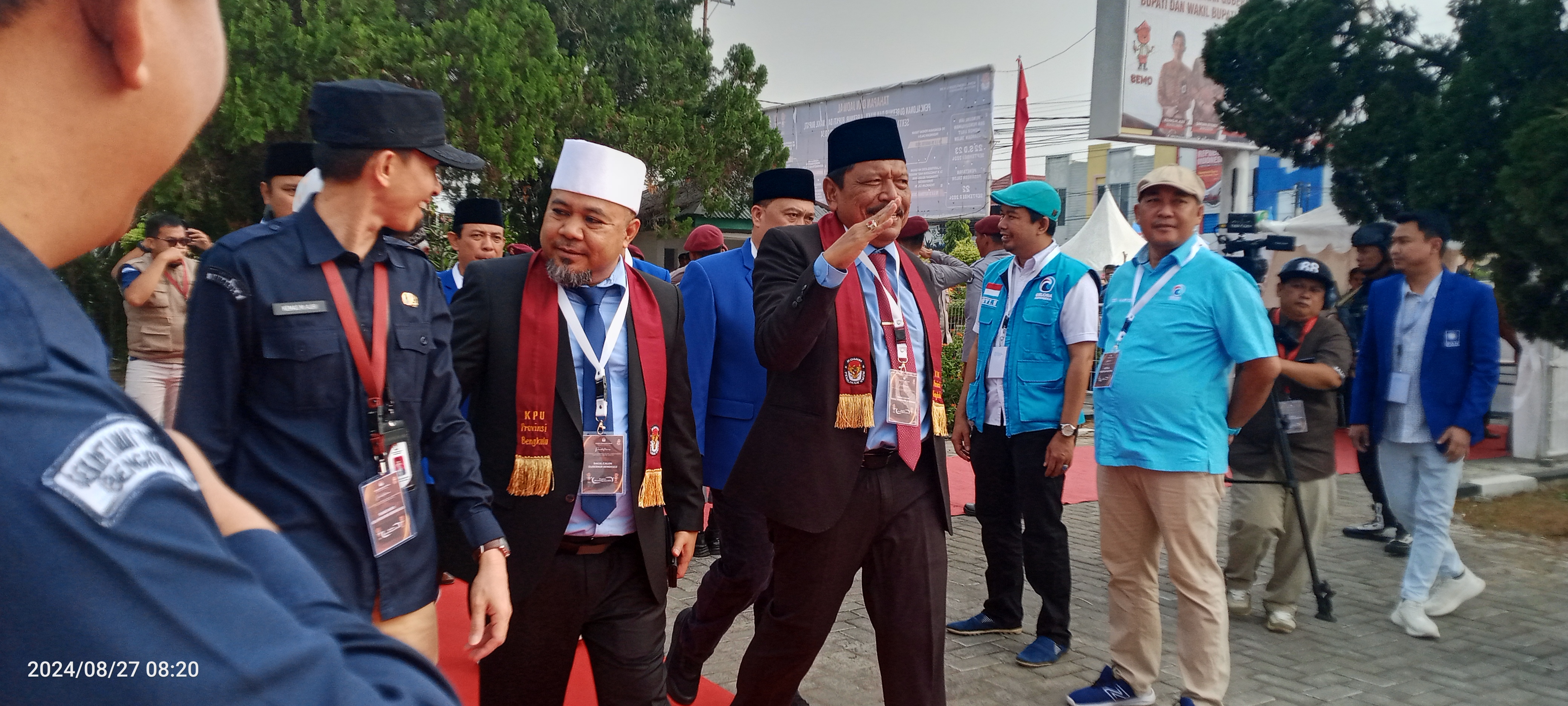 Helmi-Mian tiba di Kantor KPU Provinsi Bengkulu