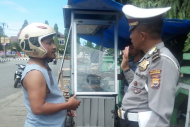 Walikota Helmi secara resmi meluncurkan program pencegahan dan peningkatan kualitas kawasan permukiman kumuh kota Bengkulu di kawasan Keluarahan Lempuing.