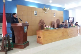 Bupati Bengkulu Utara Ir Mian menjawab pandangan umum fraksi-fraksi DPRD Bengkulu Utara
