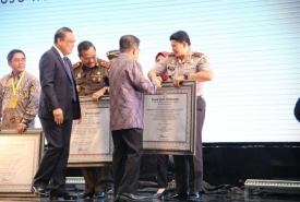 Kapolri Terima Penghargaan dari Wapres RI