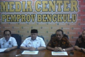 Wagub saat jumpa pers di Media Center Pemprov Bengkulu, Jumat (13/12/2016)