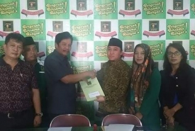 Edison Simbolon mengembalikan formulir ke DPC PPP Kota Bengkulu