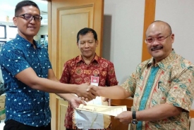 Timsel KPU Provinsi Bengkulu menyerahkan 10 nama calon anggota KPU Provinsi Bengkulu ke KPU RI