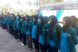 Para mahasiswa IAIN Bengkulu saat pelepasan dihalaman Rektorat