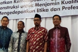 Sidang paripuna dengan agenda mendengarkan pandangan umum Faksi-faksi DPRD Kota Bengkulu terhadap Nota keuangan APBD perubahan tahun 2017
