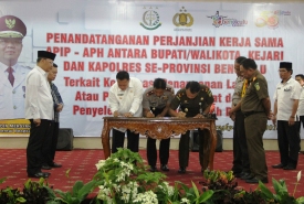 Bupati Bengkulu Tengah, Ferry Ramli turut hadir dalam penandatanganan kerjasama antara Aparat Pengawasan Intern Pemerintah (APIP) dengan Aparat Penegak Hukum (APH)