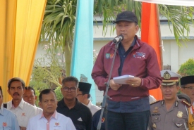 Asisten I Setda Provinsi Bengkulu Hamka Sabri hadir dan pimpin Upacara Penaikan Bendera Kontingen PORWIL X Se-Sumatera 2019