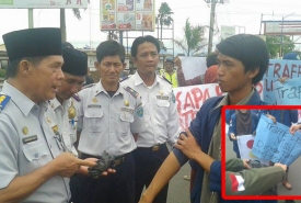 Demo BEM UNIB di Simpang Lima Ratu Samban