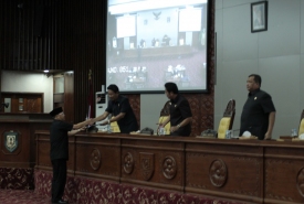 Rohidin, Sampaikan Nota Penjelasan BUMD dan Pajak Daerah
