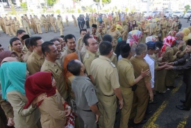 Walikota Bengkulu memimpin apel dan halal bi halal (foto : humas pemkot)