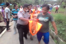 Polsek Tebat Karai Melakukan Evakuasi Korban Tenggelam