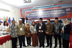 Ahmad Kanedi Saat Mendaftarkan Diri Ke KPU Provinsi Bengkulu