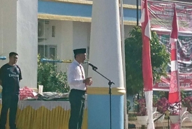 Saat apel pagi sebelum melaksanakan senam fun colour
