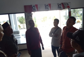 Sejumlah warga melaporkan dugaan penyimpangan DD ke Kantor Bupati Bengkulu Selatan