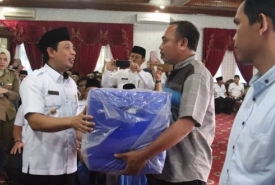 Simbolis Pemerian Coolbox Kepada Pedagang