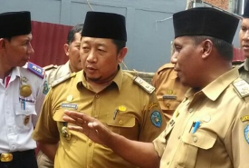 Ir. H. Fachriza, MM, Saat Meninjau Bangunan Saimen Bakery