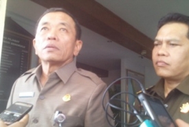 Kajati Bengkulu Sendjun Manullang saat memberikan keterangan pers / Foto : Rori