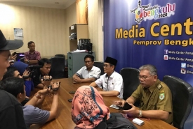 Plt Sekda Provinsi Bengkulu memberikan keterangan pers