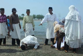 Mengintip Ritual Cuci Pantai Nelayan Bengkulu Selatan (Foto : Semakucenter)