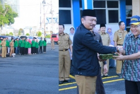 Sekda Kota Marjon Melepas Mahasiswa KKN UMB (Foto : humas Pemkot)