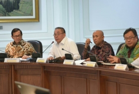 Gubernur Bengkulu saat menghadiri rapat bersama Presiden RI