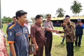 Plt Sekda Gotri Suyanto saat menghadiri Upacara Peringatan Hari Palang Merah Indonesia ke-72 di Lapangan sumber jaya