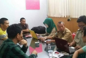 Terduga TKA Ilegal asal Tiongkok diamankan petugas / Foto : BN
