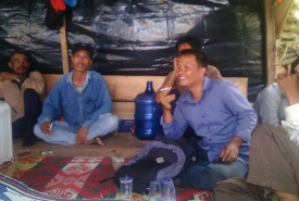 Warga Desa Darat Sawah