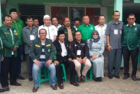 Pengurus DPW PKB Bengkulu berfoto bersama komisioner KPU Provinsi usai ferivikasi partai, Senin (29/1/2018)