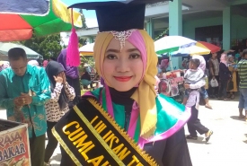 Cepti Dwi Anjani, lulus sebagai wisudawan IAIN Bengkulu angkatan X dengan predikat Cumlaude IPK 3,92