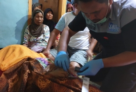 Proses Otopsi Nenek Sadarmi