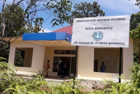 Gedung PGRI yang Terbengkalai