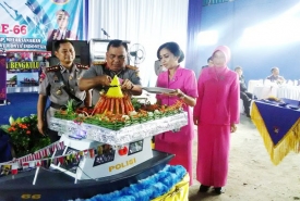 Kapolda Bengkulu potong tumpeng HUT ke 66 Polairud